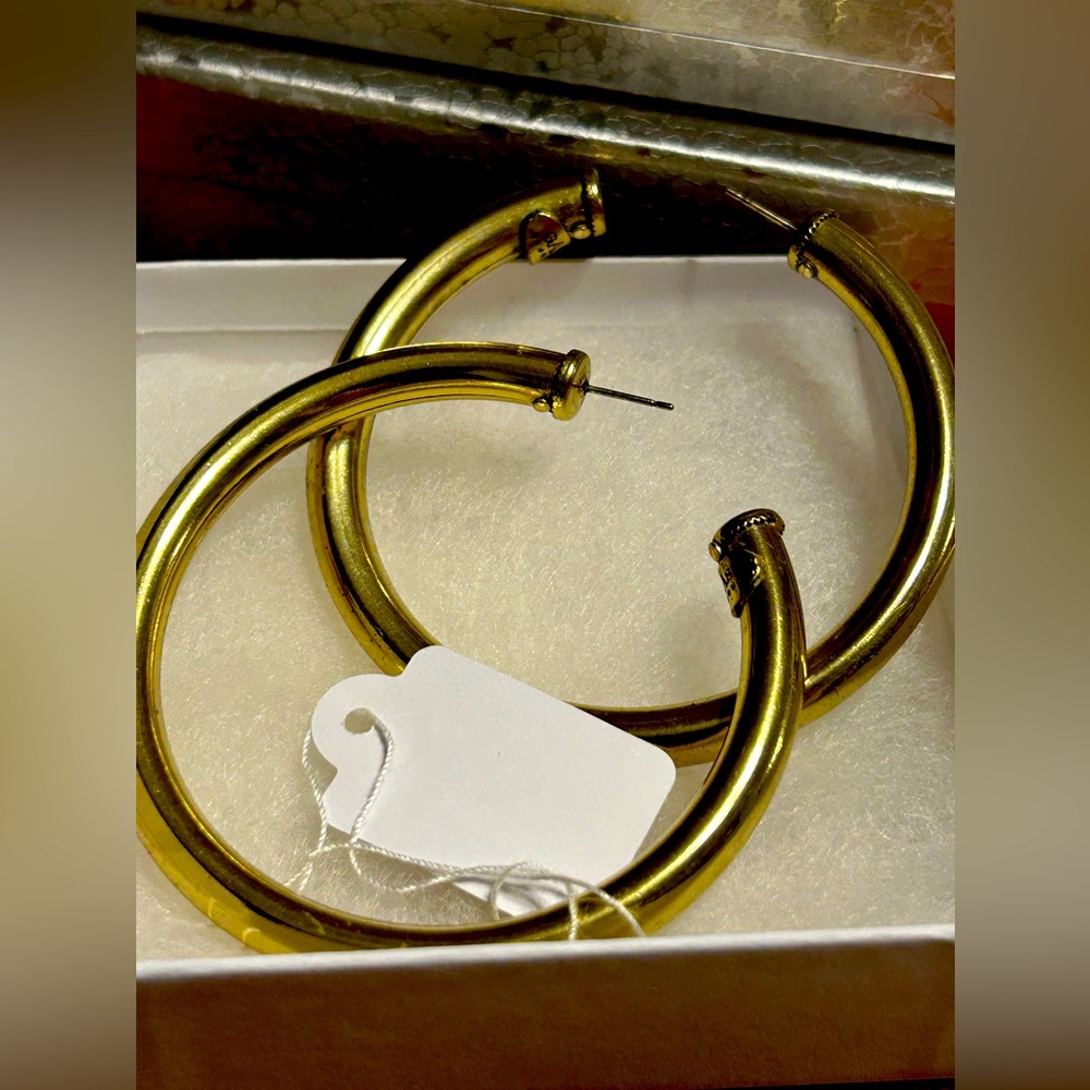 Gold plated Gas bijou, designer earring hoops
